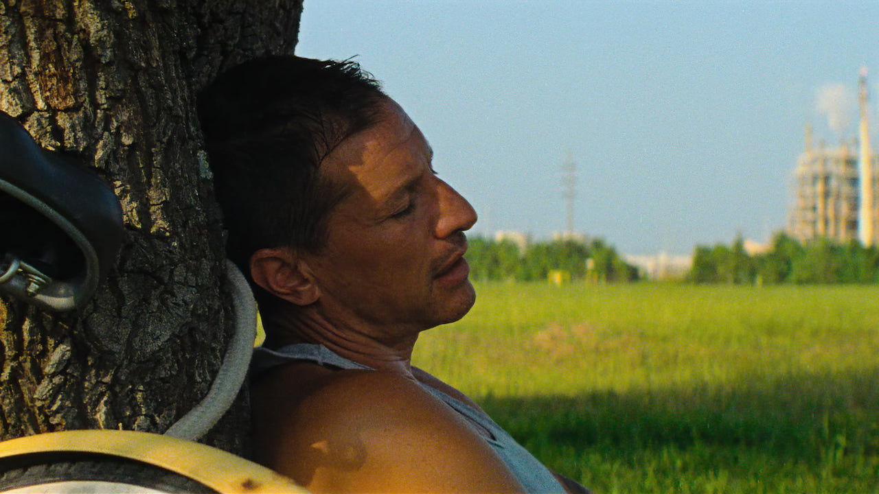 Simon Rex is explosively funny in toxic porn star pic Red Rocket