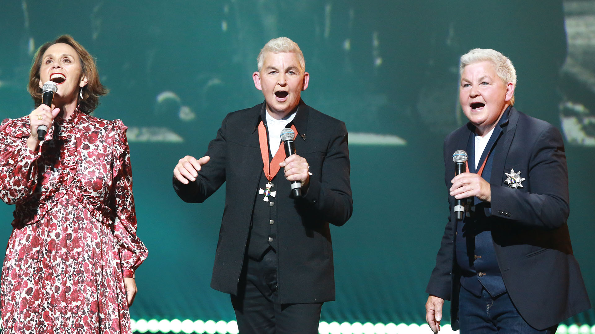 Topp Class is an all-star tribute to Aotearoa’s legendary Topp Twins